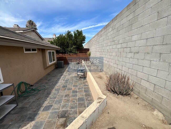 Building Photo - 14786 Shadow Dr