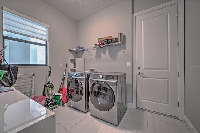 Building Photo - 9045 Bernini Pl