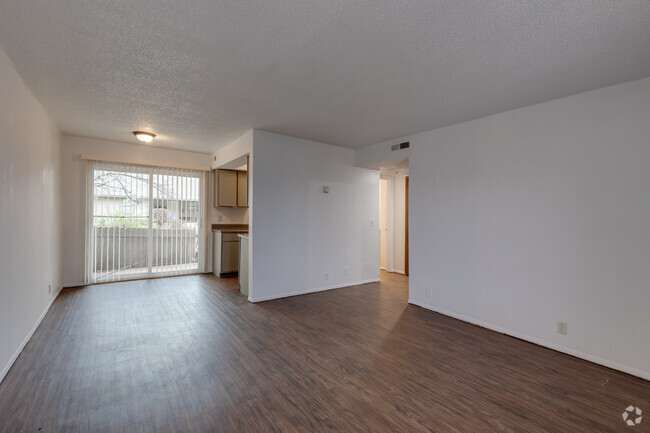 1BR/1BA- 672SF - Parkridge Apartments