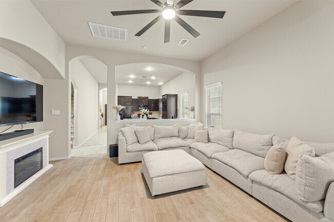 Building Photo - 2135 Harmon Crest Ct