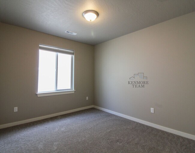 Building Photo - 2950 Woodland Pl