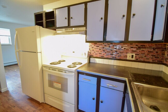 Building Photo - 915 James Ct