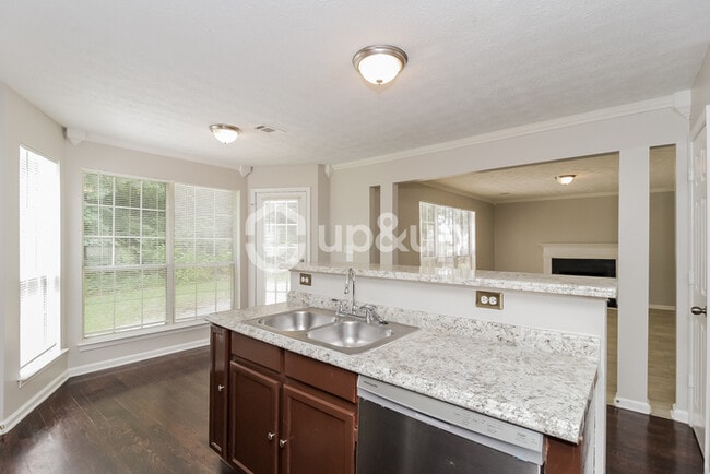 Building Photo - Fantastic 4bd/2.5ba home! Coming soon!