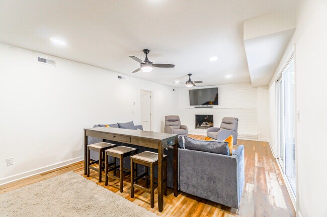 Family Room - 5321 Providence Rd