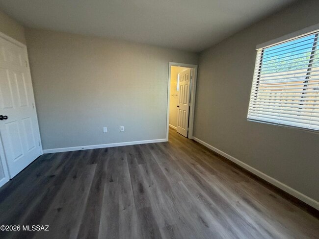 Building Photo - 506 N Iroquois Ave