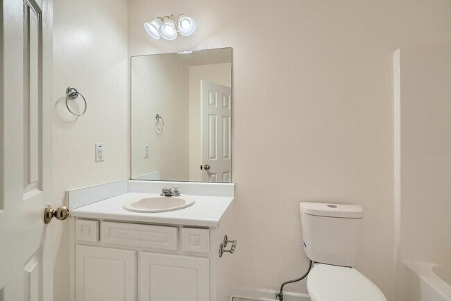 Building Photo - 391 Lake Valley Dr SW