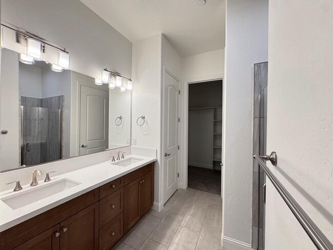 Building Photo - 2042 Daffodil St