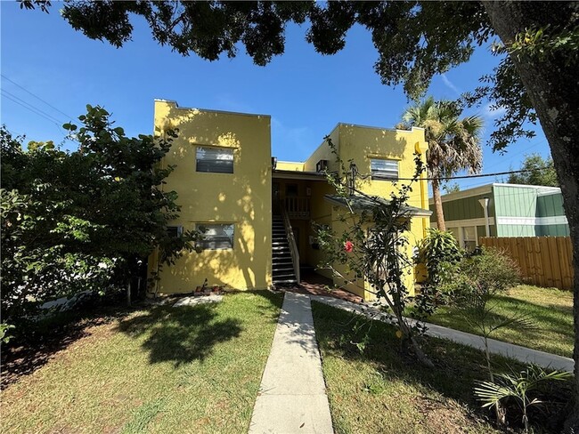 Building Photo - 1904 20th Ave