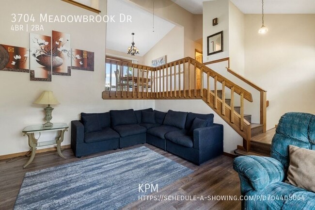 Building Photo - 3704 Meadowbrook Dr