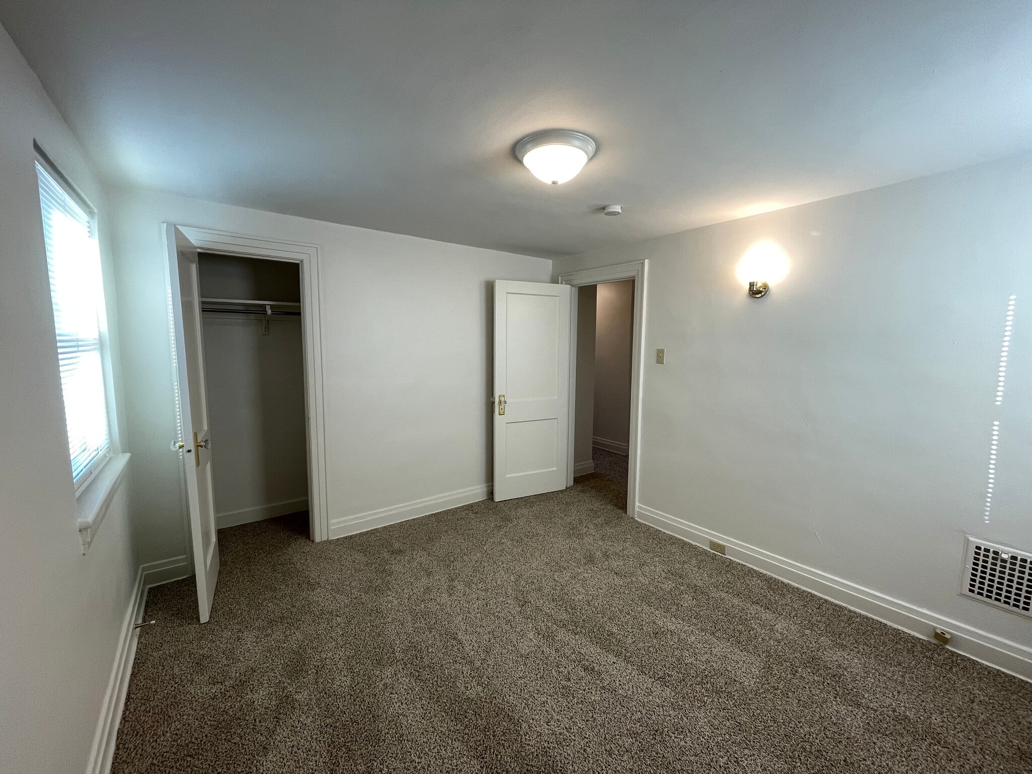 #2 Bedroom - 703 Kahkwa Blvd