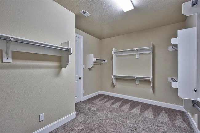 Building Photo - 21203 Bradford Grove Dr
