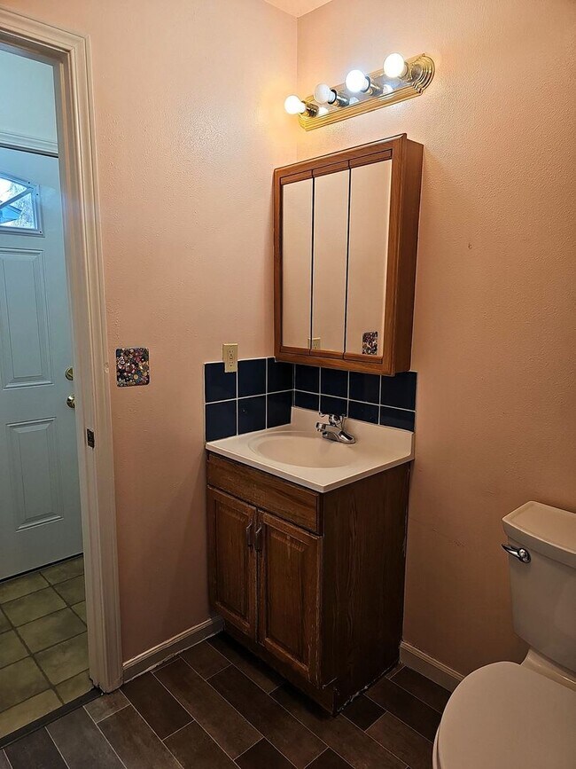 Building Photo - APPROVED APPLICATION* Charming 3 Bedroom Cottage with Private Patio in Lewiston, ID