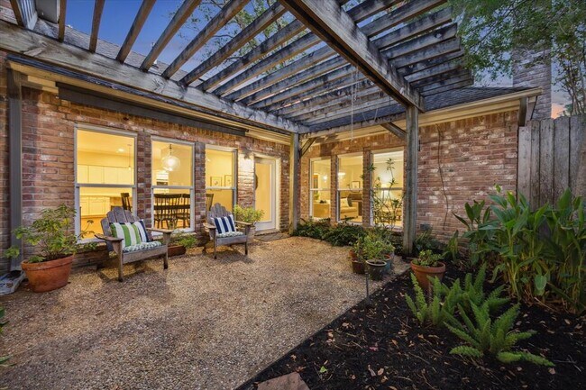 Building Photo - 1122 Daria Dr