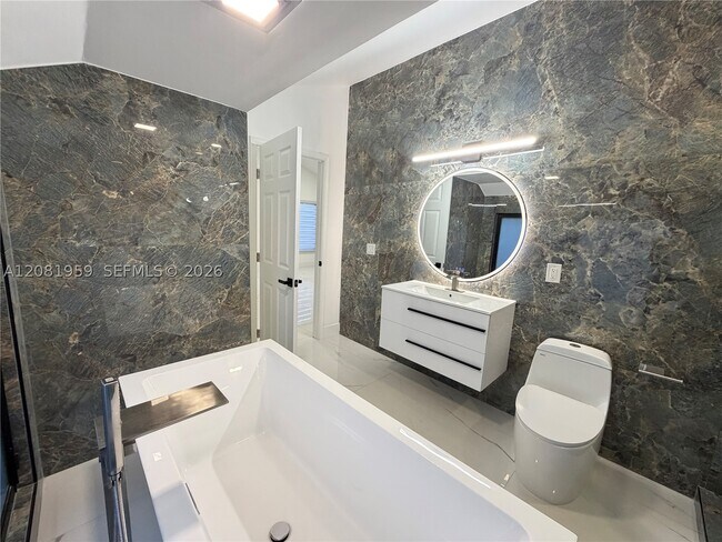 Building Photo - 2029 Greenview Cove Dr