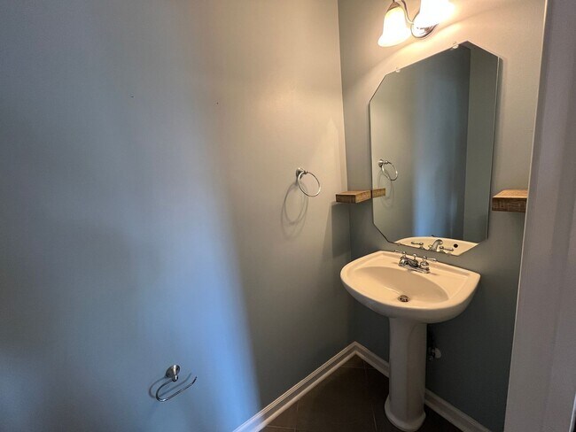 Building Photo - Townhouse at Wellington in Wyndhurst