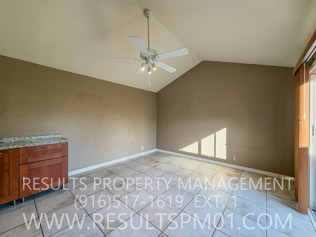 Building Photo - Spacious 4 Bedroom Home with Fenced Yard in North Highlands