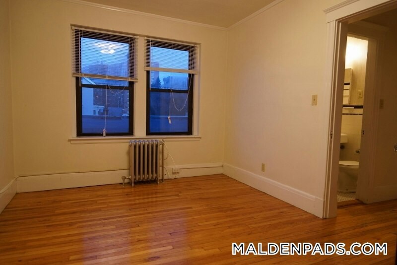 Building Photo - 349 Pleasant St
