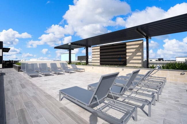 Building Photo - 1111 Shepherd Dr