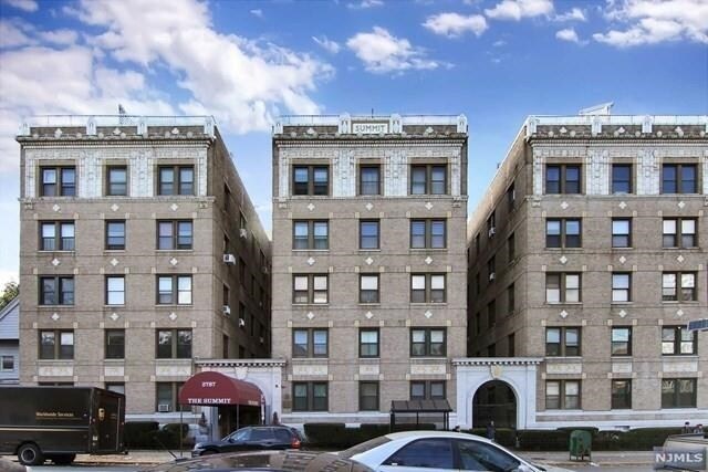 Building Photo - 2787 John F. Kennedy Blvd