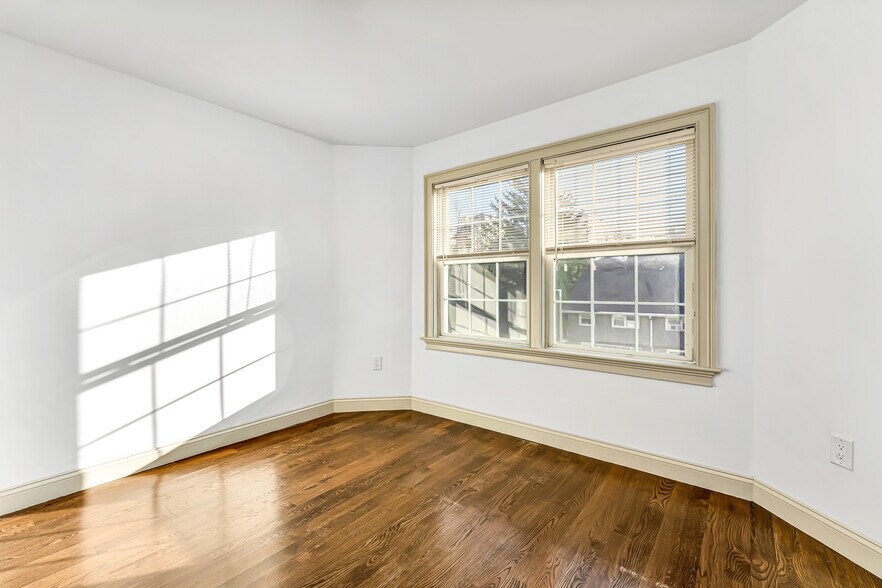 Building Photo - 2601 Washington St