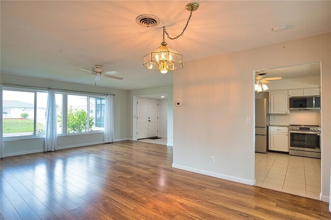 Building Photo - 1325 Cambridge Dr