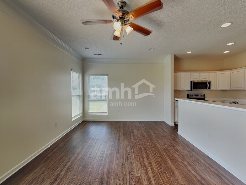 Building Photo - 8935 Hedge Maple Rd