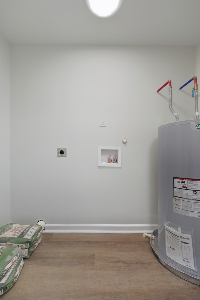 Building Photo - 4308 Roanoke Ave