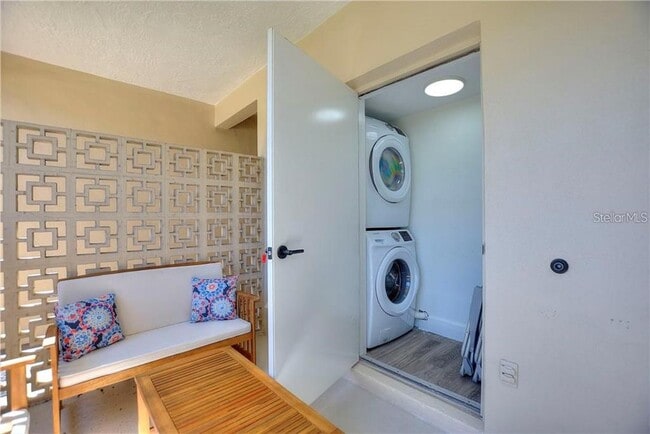 Building Photo - 7003 Sunset Way