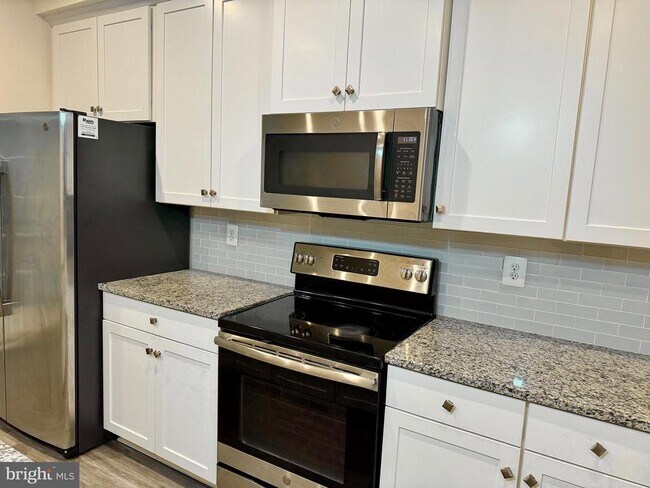 Building Photo - 4812 Crest View Dr