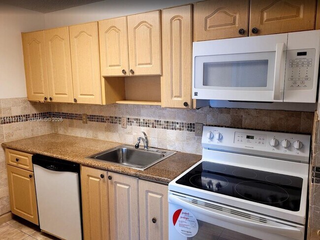 Building Photo - 468 NE 206th Ln