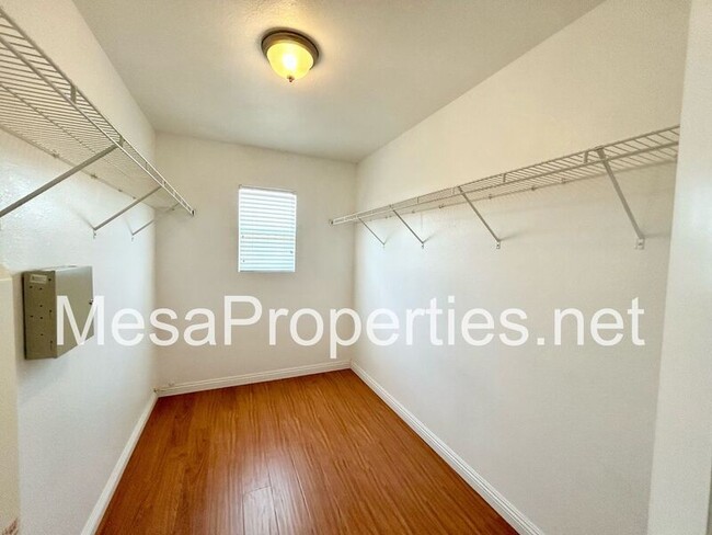 Building Photo - 14051 Yearling Ln