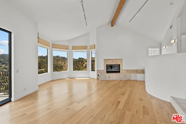 Building Photo - 3665 Alta Mesa Dr