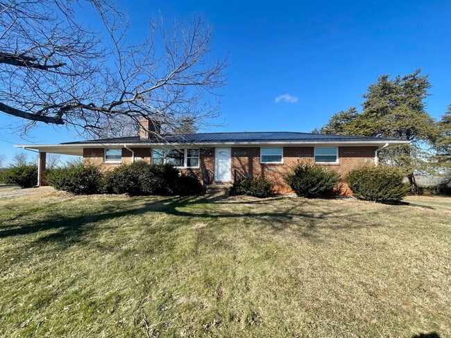 Building Photo - Secluded home in Nathalie, VA