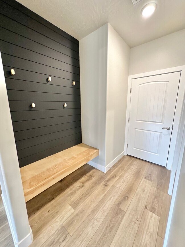 Building Photo - Beautiful Red Waters Home