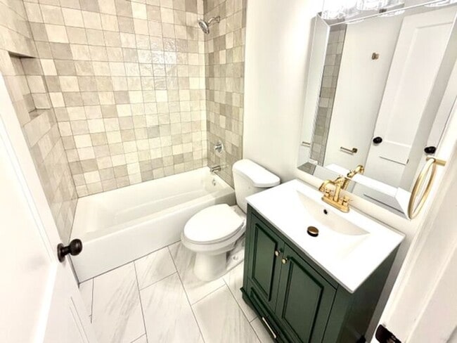 Building Photo - Now Leasing in Colonial Acres area, 3-bedroom 1 bath home.