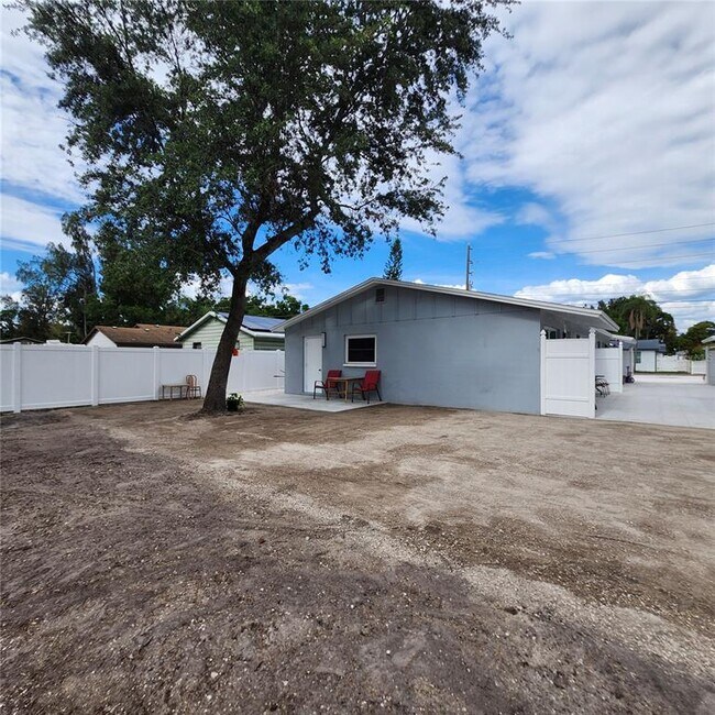 Building Photo - 15414 Avalon Ave