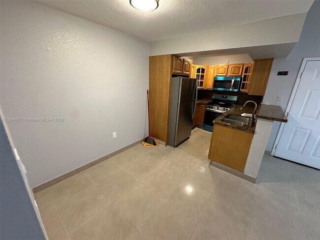 Building Photo - 10581 SW 155th Ct