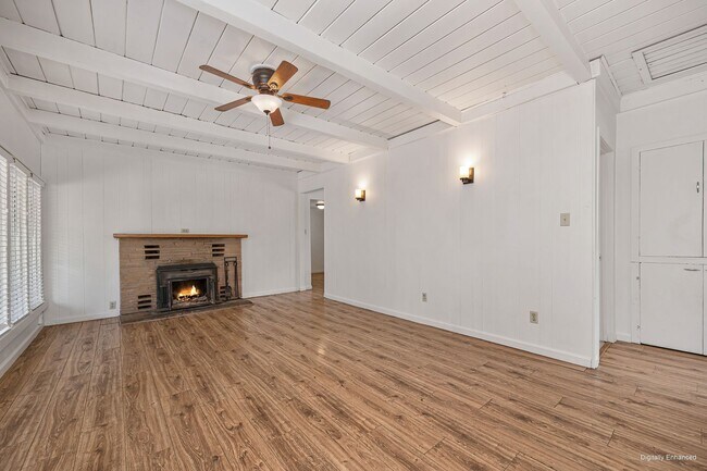 Building Photo - Country living in Beautiful Meadow Vista