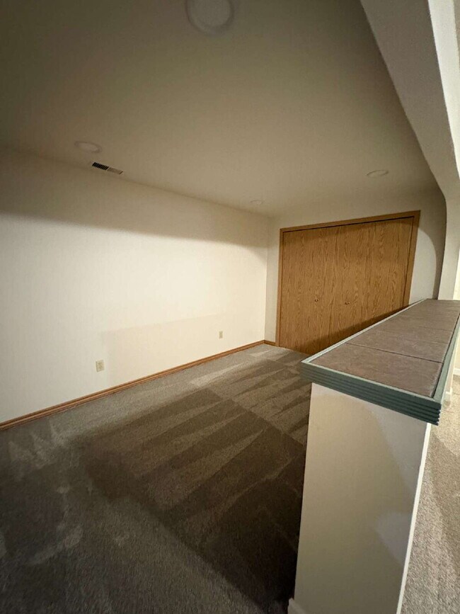 Building Photo - 5 Bedroom - Pulpit Rock
