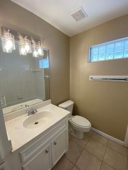 Building Photo - 1209 Swallow Ave