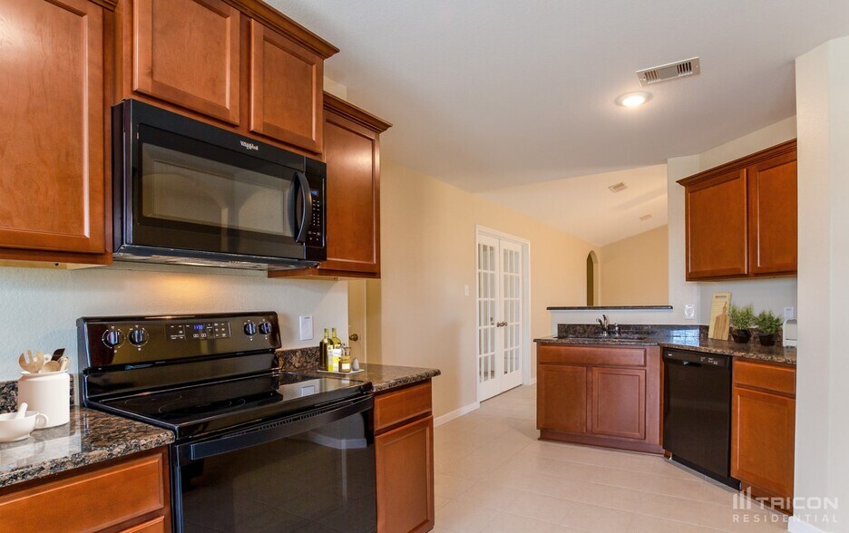 Building Photo - 928 American Monarch Dr