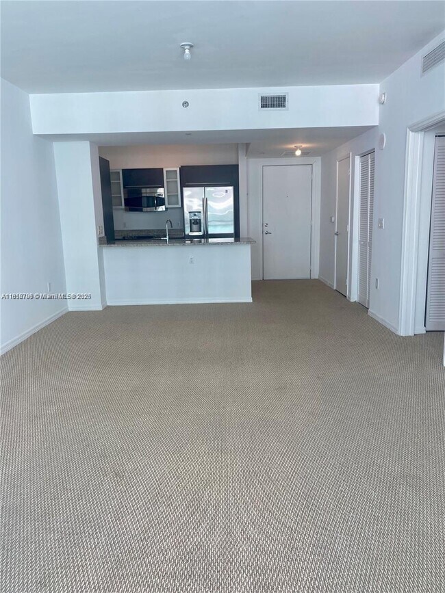 Building Photo - 950 Brickell Bay Dr