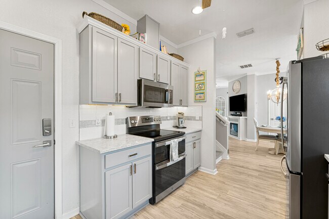Building Photo - 204 Sand Oak Blvd