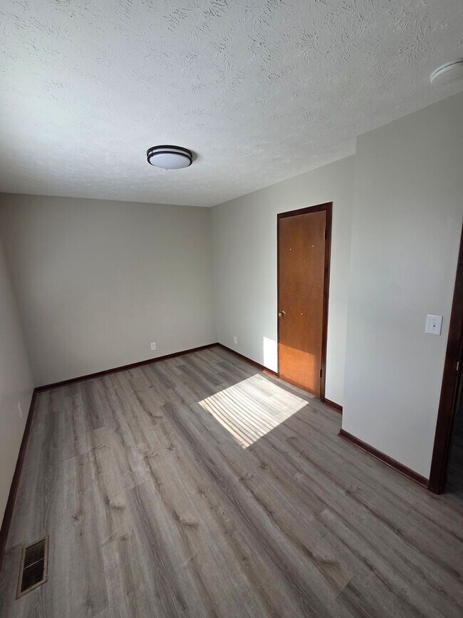 Building Photo - 4/2/1 Newly remodeled with fenced in backyard!!!