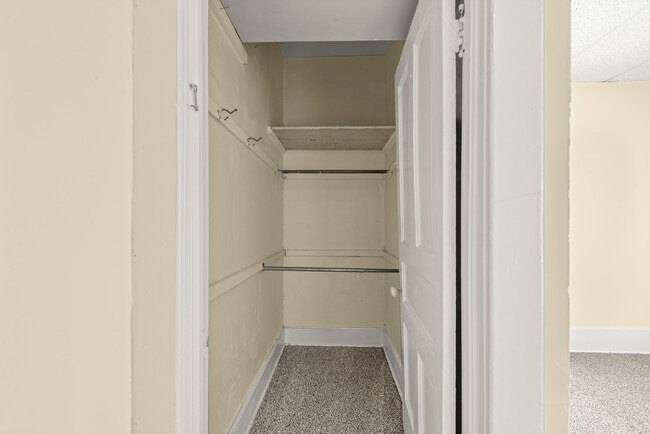 Building Photo - 1017 N Holbrook St