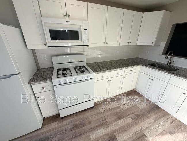 Building Photo - 902 Maple Ave