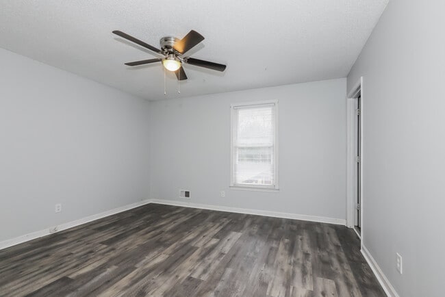 Building Photo - 346 Sprahler St