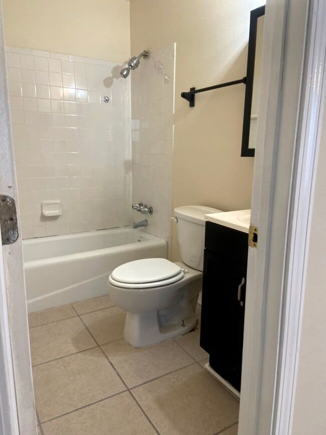 Building Photo - Gervais St