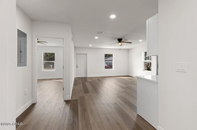 Building Photo - 148 N Claire Dr