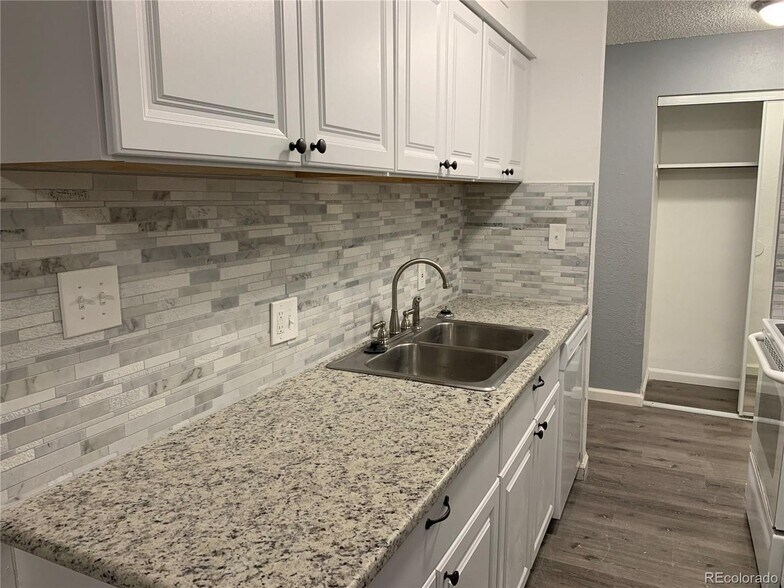 Building Photo - 7625 Quincy E Ave